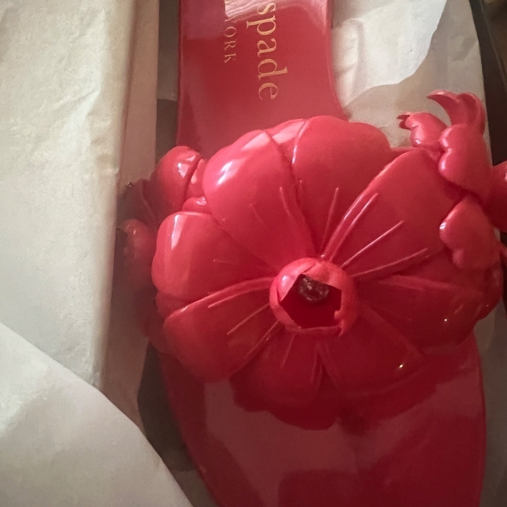 kate spade new york::Jaylee Floral Gold Logo Jelly Sandals::Ponderosa Red::NIB:: - Picture 8 of 10